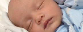 Tips Membangunkan Bayi Baru Lahir yang Malas Menyusu