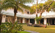Staycation di Selaras Guest House & Restaurant