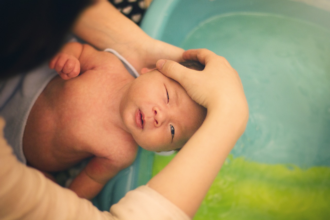 Mandi Air Hangat Sehat Untuk Bayi The Urban Mama