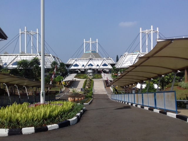 Jalan Jalan Ke Museum Transportasi Taman Mini Indonesia