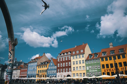 Mengapa Orangtua di Denmark Membiarkan Anak Tertidur di Stroller di Luar Restoran?