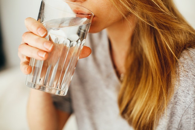 Menjaga Kecukupan Konsumsi Air Minum Saat Mama Hamil dan Menyusui