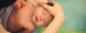 Mandi Air Hangat Sehat untuk Bayi