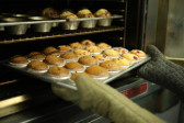 Cara Mudah Membersihkan Oven