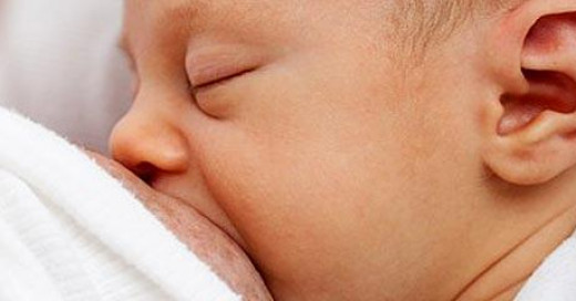 Gejala Bingung Puting dan Risiko Penggunaan Dot pada Bayi