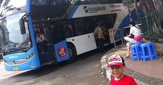 Liburan Naik Bus Tingkat Jakarta