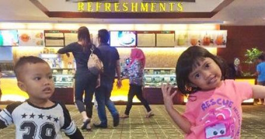 Pengalaman Pertama Mengajak Anak ke Bioskop