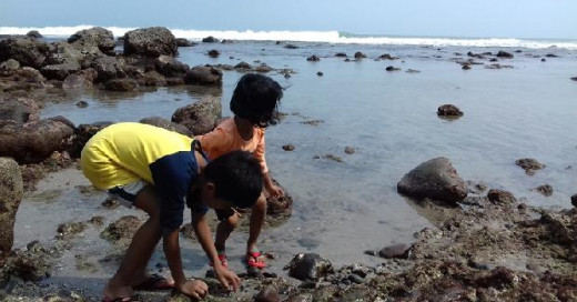 Mampir Sejenak di Pantai Menganti