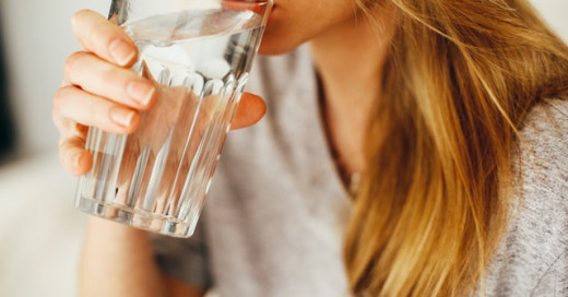 Menjaga Kecukupan Konsumsi Air Minum Saat Mama Hamil dan Menyusui